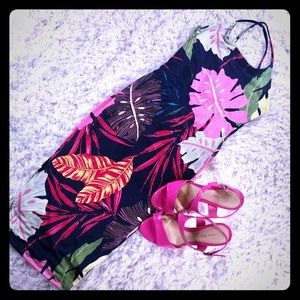 🛍3 FOR $25-  Fitted tropical Kimcine curve dress